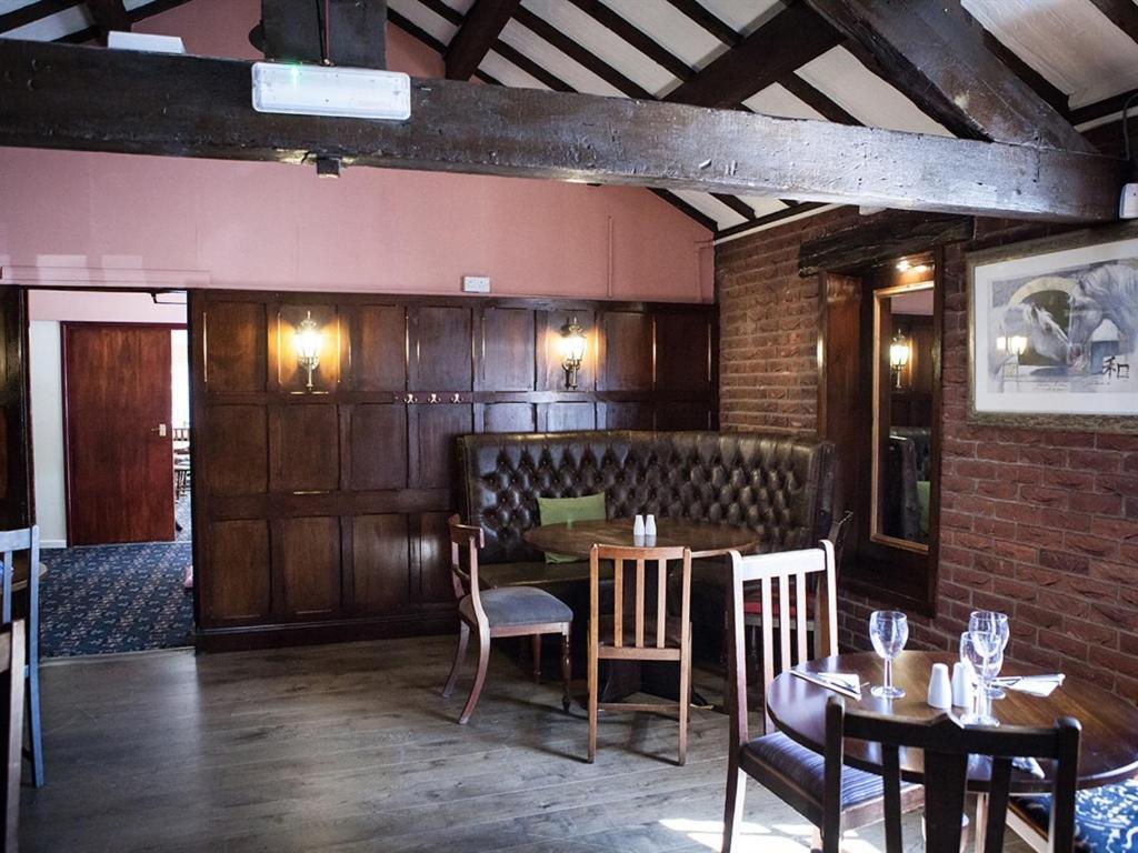 The Crewe Arms Hotel Extérieur photo