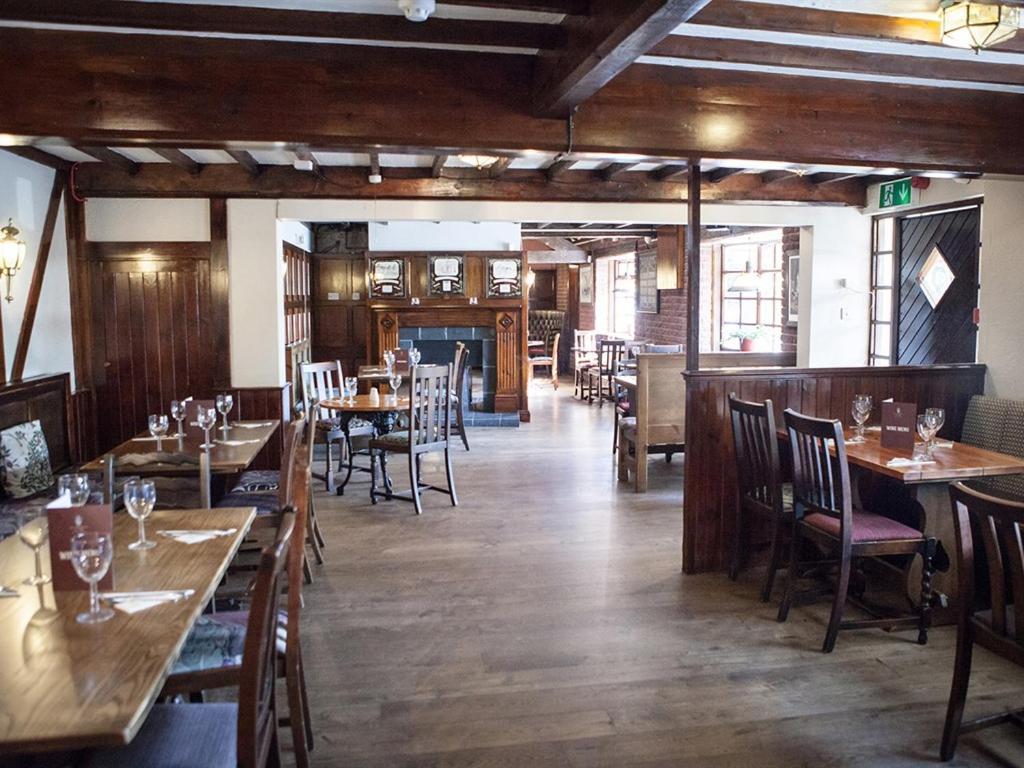 The Crewe Arms Hotel Extérieur photo
